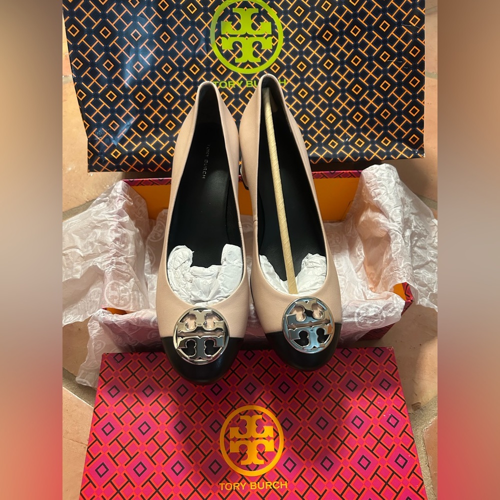 Tory Burch Rose Silk and Black Cap-Toe Pumps size 9 NWT - Picture 3 of 11